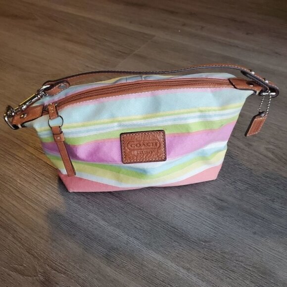 Coach Wristlet - Picture 2 of 8
